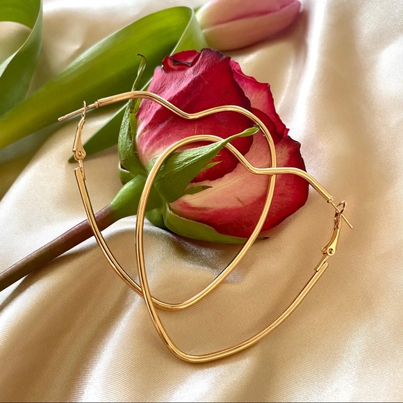 Heart Hoops Hoop Earrings Minimalist - Picture 4 of 13